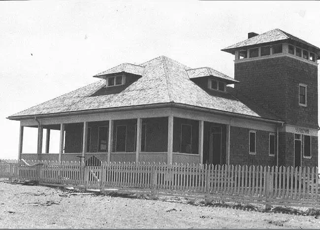 Historis Avon image.
